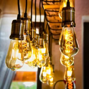 LED Filament Edison lamp amber - dimbaar - 4W - ST64 - E27 - 2200K - sfeerfoto