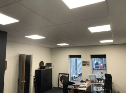 LED paneel kiezen - dimbare led driver - sfeerfoto led panelen op kantoor